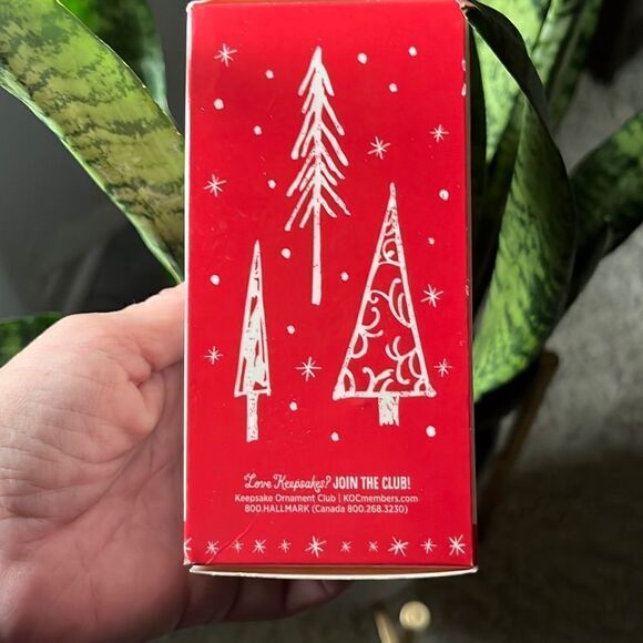 2016 A warm Frosty hug (Frosty the Snowman) (Magic) Hallmark Ornament - Picture 4 of 11